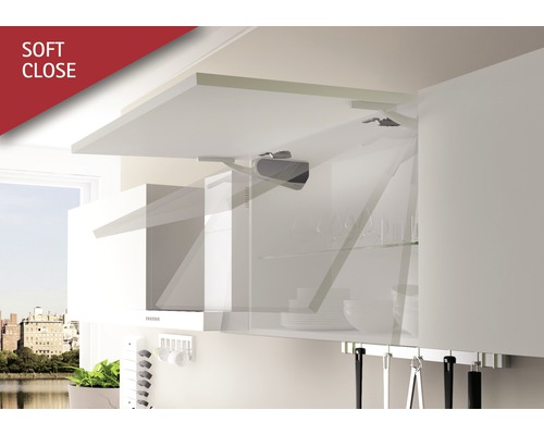 Keukenkast met softclose functie in een moderne keuken