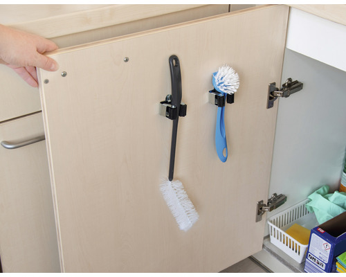 Keukenkastdeur met houders voor afwasborstel en flessenborstel