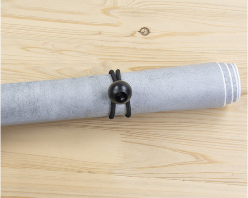 Opg রোল্ড behang met elastiek op houten ondergrond