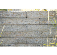 Muur van betonblokken