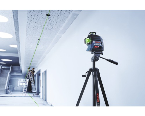 Bosch Logo. Lijnlaser in gebruik op een bouwplaats.