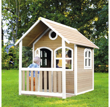 Houten speelhuis met veranda in de tuin
