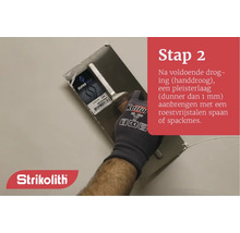 Aanbrengen van gips met een roestvrijstalen spaan