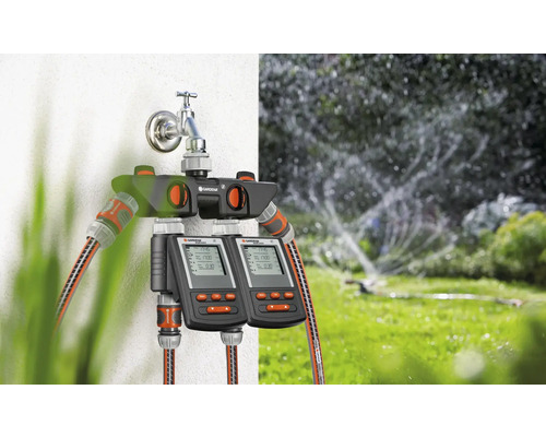 Gardena Waterverdeler Automatic met twee besproeiingscomputers op de waterkraan