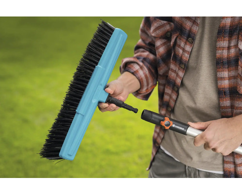 Tuingereedschap borstel met steel voor het reinigen van buitenruimtes