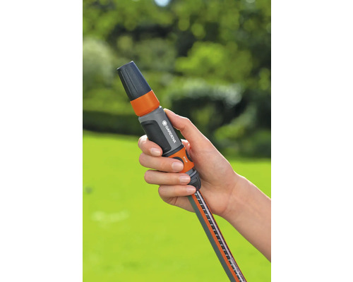 Tuinslangkoppeling met waterstop in de hand