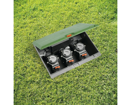 Irrigatieventielbox met drie ventielen in het gazon