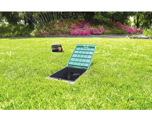 Gazon met verzonken sprinkler en irrigatiesysteem