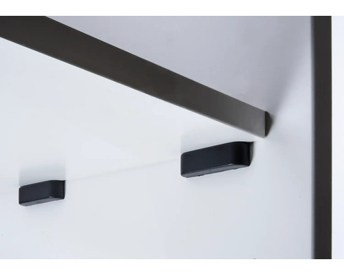 Gedetailleerde weergave van een witte plankbevestiging met zwarte rubberen buffers.