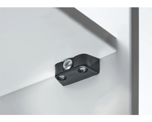 Kastverlichting met schroeven bevestigd aan een kastinterieur