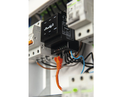 Shelly 3 Smart Home relais in een verdeelkast met bedrading