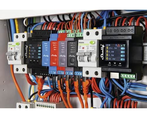 Zekeringkast met meerdere Shelly-vermogensmeters en Noark-stroomonderbrekers