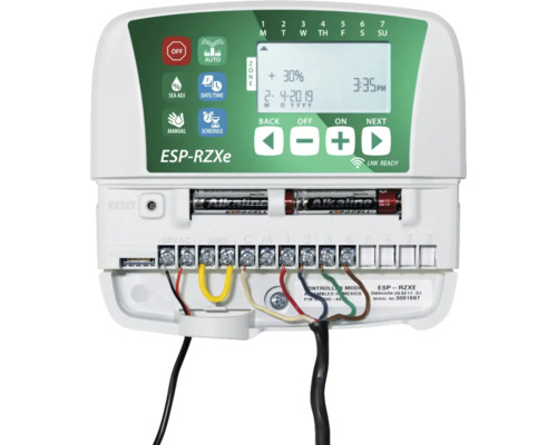 Irrigatiecontroller voor de tuin met display en kabelaansluitingen.