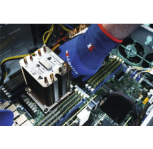 Computerinterieur met processor, koellichaam en computer moederbord