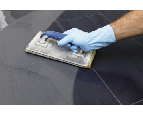 Tegels voegen met een voegbord