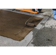 Dakafdichting aangebracht met een roller op bitumen dakbedekking