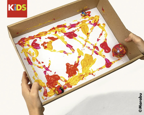 Verf knikkerbaan met knikkers en verf