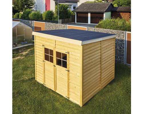 Houten tuinhuis met dubbele deur en dakleer in de tuin