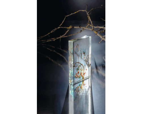 Decoratief glaselement met abstract ontwerp en takken