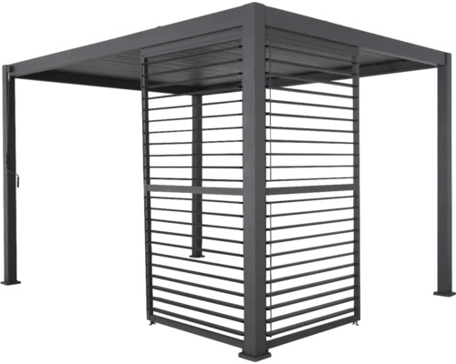 Vrijstaande metalen pergola met lamellendak en zijdelingse privacy screen