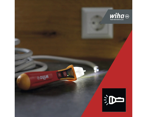 Wiha spanningstester met lichtfunctie en kabel in de buurt van een stopcontact