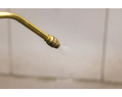 Messing sproeikop met waterstraal