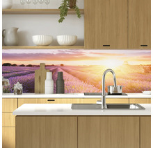 Keukenachterwand met lavendelveld-motief in moderne keuken
