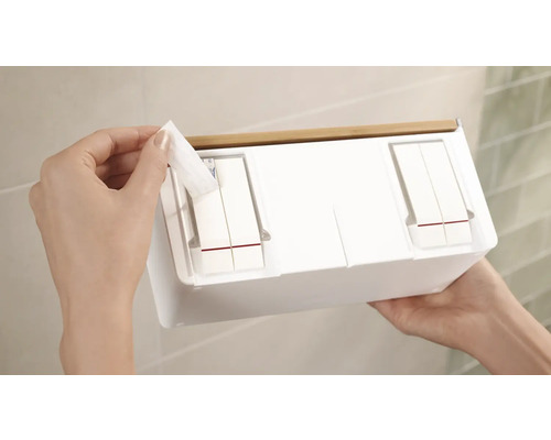 Vochtige doekjes box met bamboe deksel in gebruik