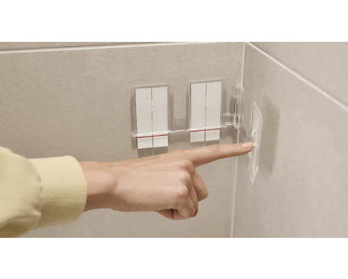 Dubbel bedieningsmechanisme voor bedieningspaneel in badkamer met hand