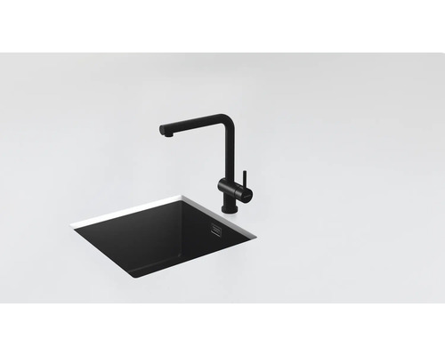 Zwarte gootsteen met kraan