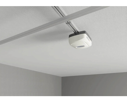 Garagepoortopener aan het plafond gemonteerd