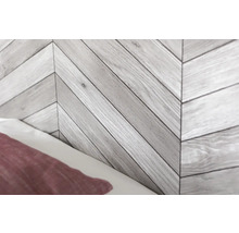 Wandpaneel met houtlook in visgraatmotief