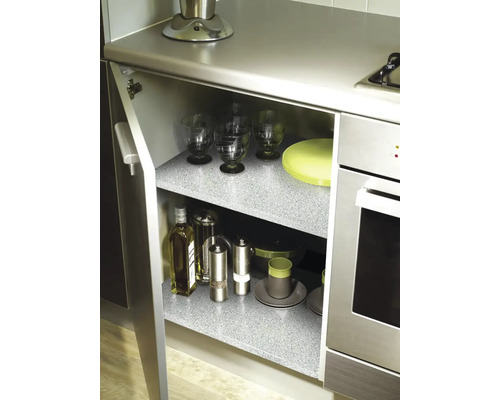 Keukenkast met servies en keukengerei