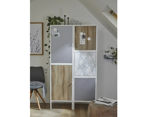 Ruimteverdeler met deuren in hout-, grijs- en marmerlook