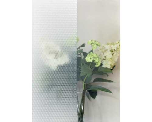 Decoratieve folie met geometrisch patroon naast bloemstuk