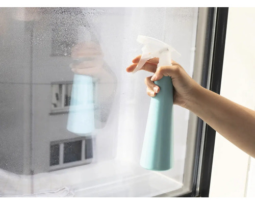 Hand spuit ramen met reinigingsmiddel