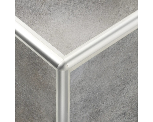 Detailopname van een tegelhoek met tegelprofiel