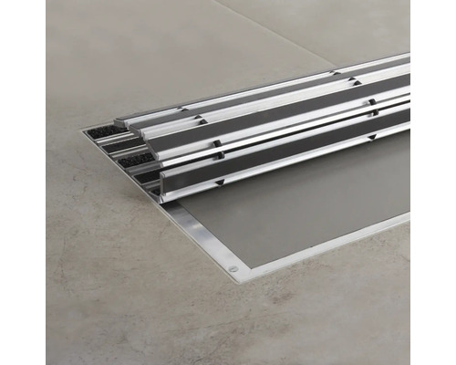 Inbouw schoonloopmat van aluminium en textiel op tegelvloer