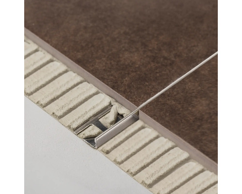 Tegelprofiel van metaal met tegels