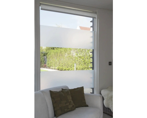 Raam met melkglasfolie voor privacy en daglicht