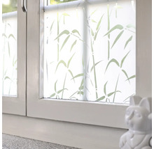 Raam met melkglasfolie en bamboepatroon voor meer privacy