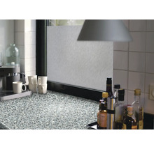 Keukenscène met raamfolie voor privacy