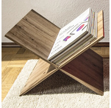 Houten boekenstandaard met boek