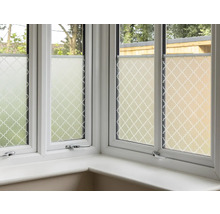 Raam met decoratieve raamfolie voor meer privacy