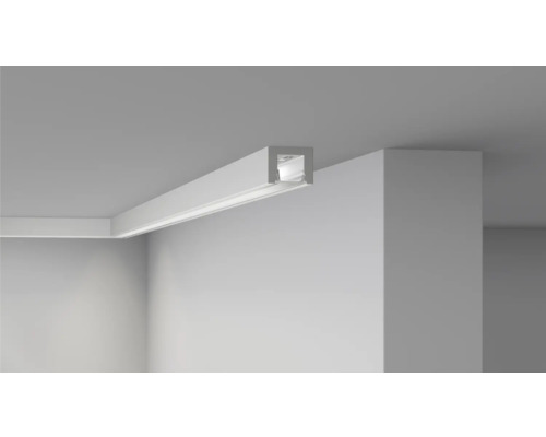 Hoekweergave van een ruimte met indirecte verlichting door een lichtbalk