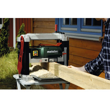 Metabo schaafmachine om een houten plank te bewerken