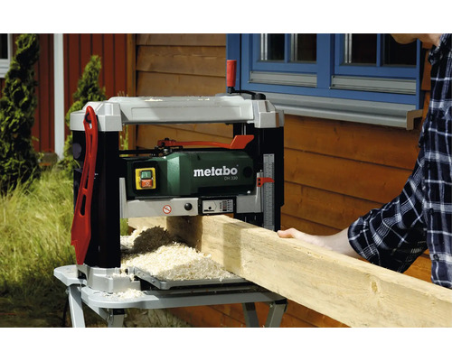 Metabo schaafmachine om een houten plank te bewerken