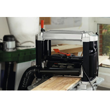 Schaafmachine met een houten plank