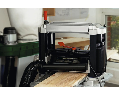 Schaafmachine met een houten plank