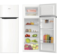 Amica koelkast met open deur, gevuld met etenswaren.